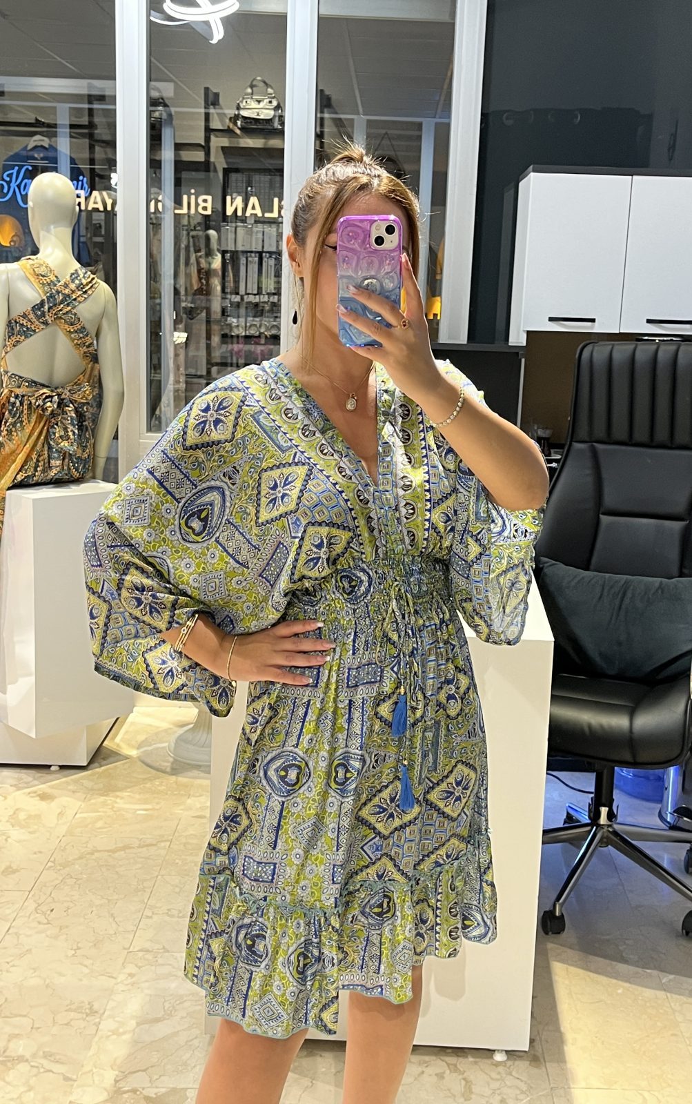 Mavi V yaka Beli Lastikli İpek Elbise