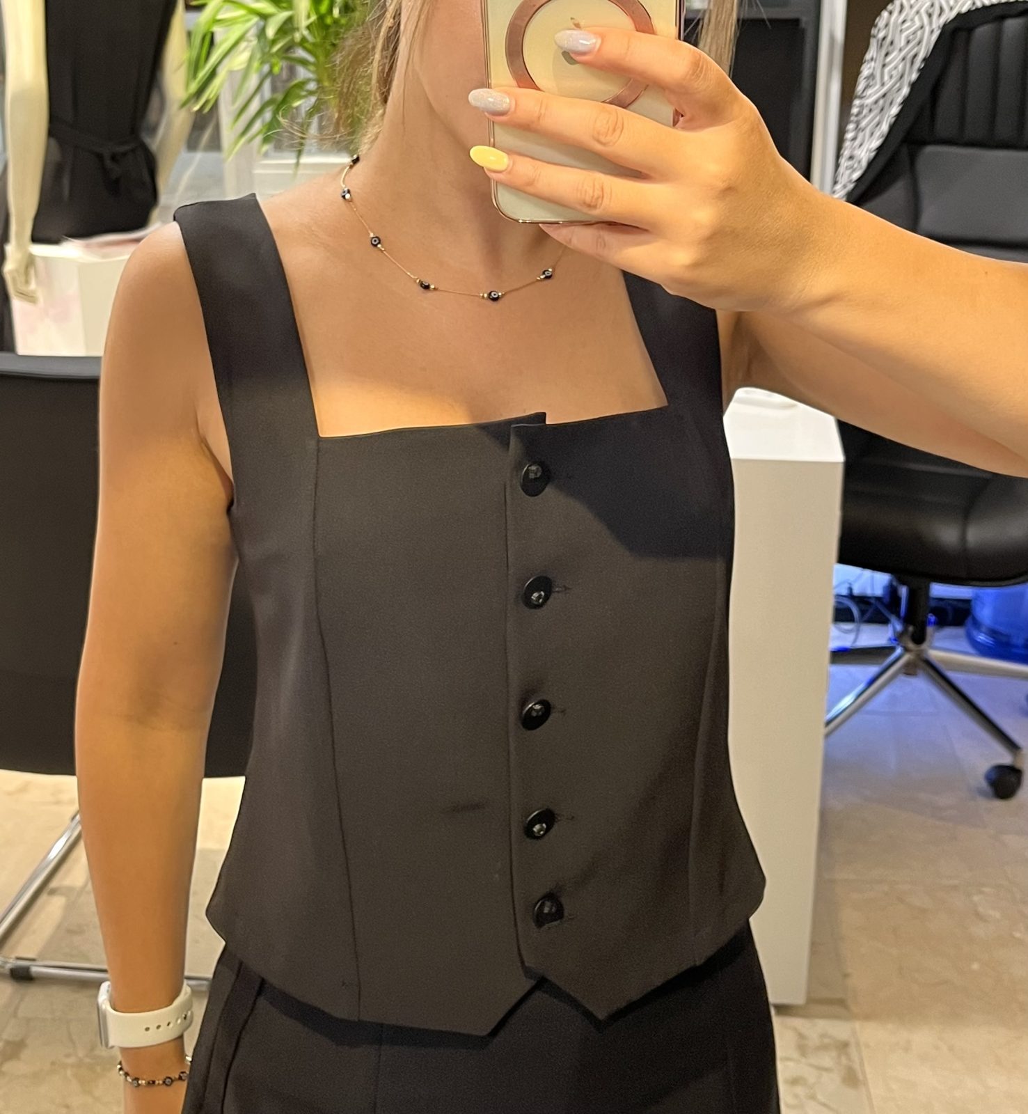 Kare Yaka Önden Düğmeli Siyah Yelek