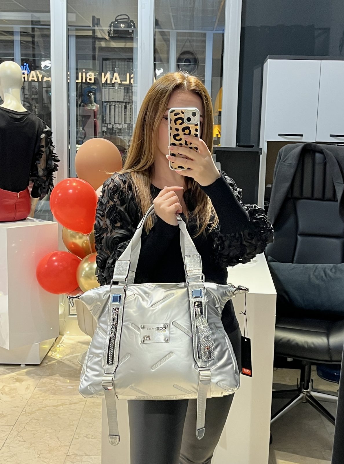 Gümüş Büyük Boy Fermuar Detaylı Omuz ve Kol Çantası