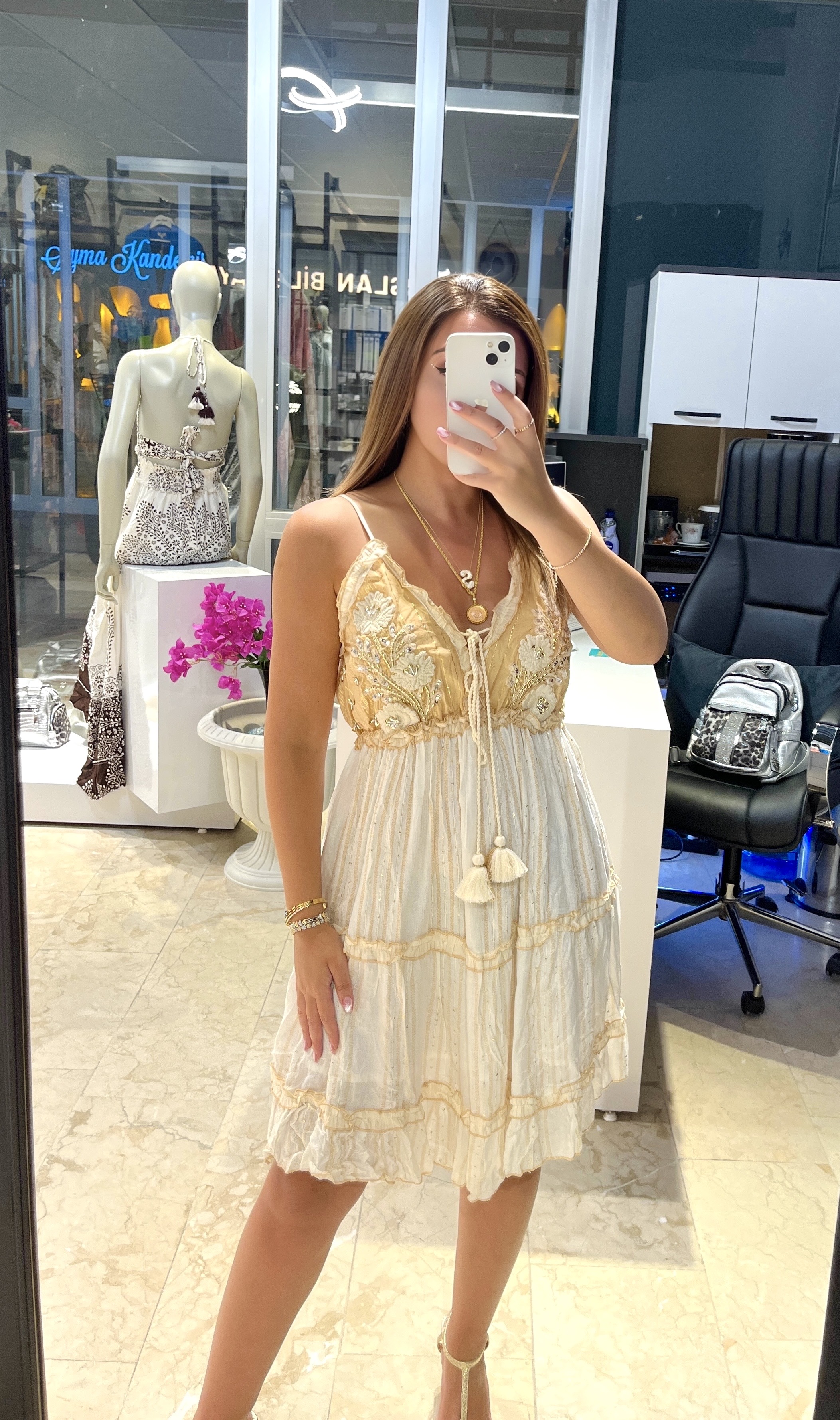 Nakışlı Astarlı Krem İpek Elbise