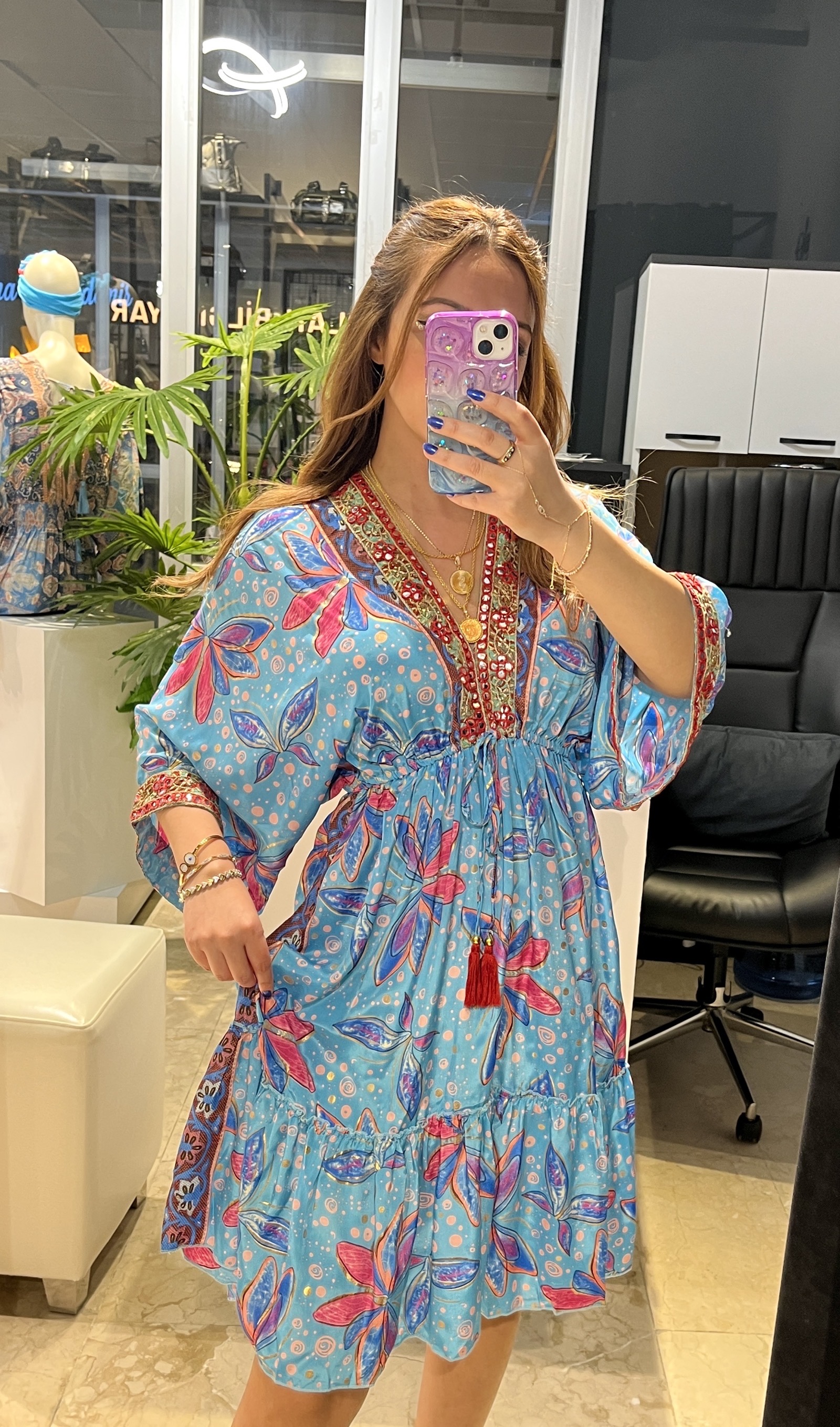 Çiçekli V Yaka Beli Lastikli İpek Elbise