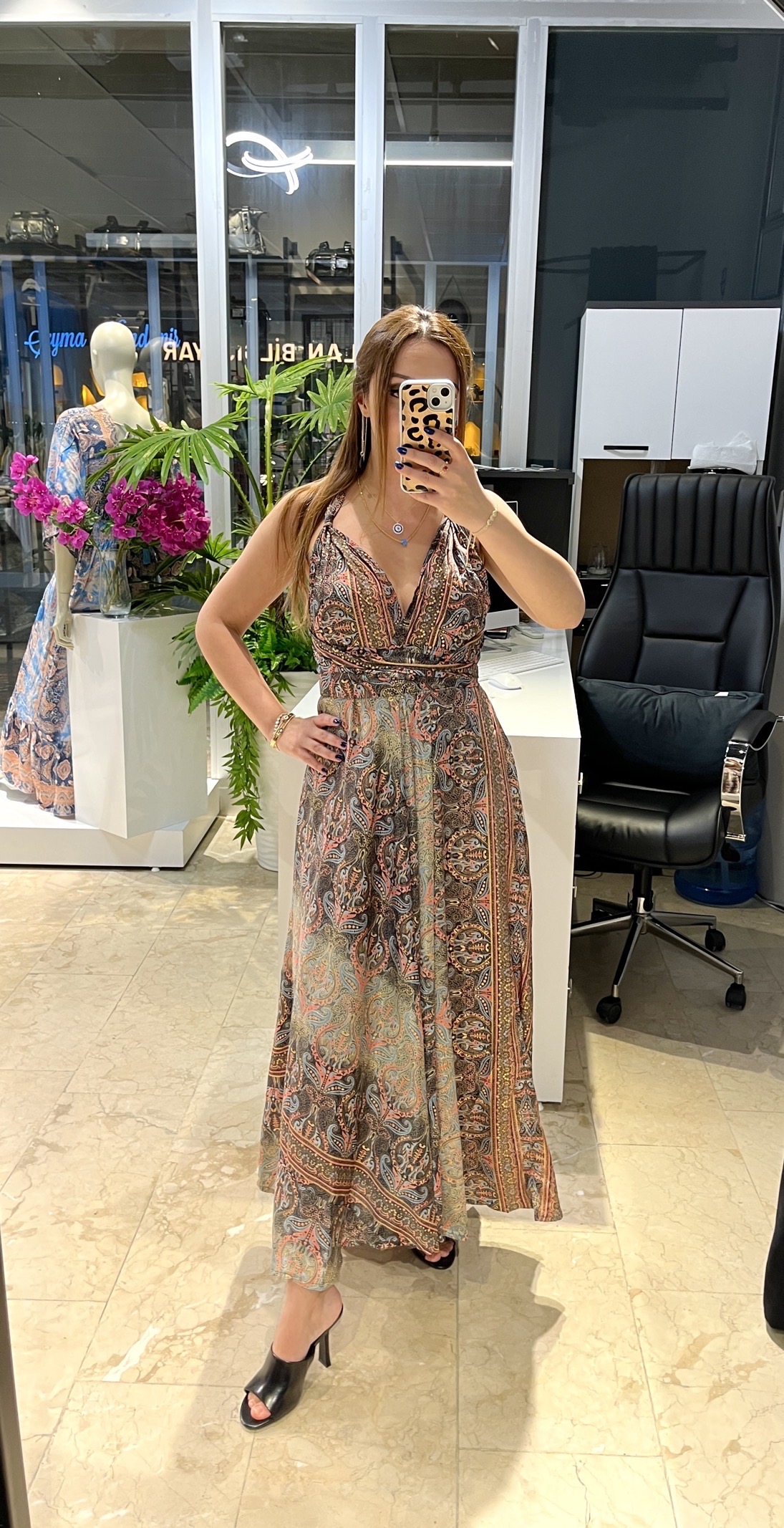 Siyah Desenli Bağlama Detaylı İpek Elbise