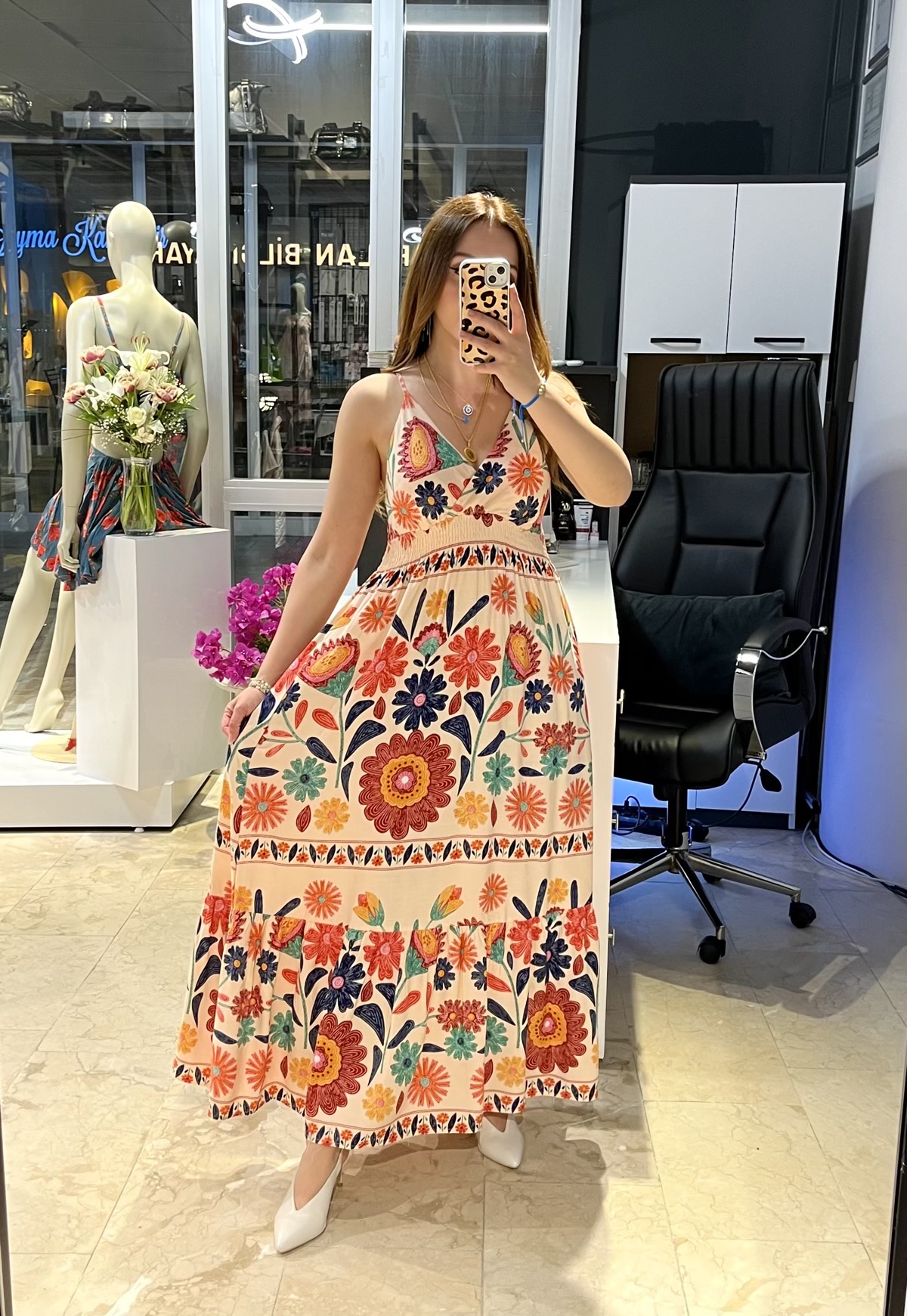 Pudra Çiçek Desenli Maxi Elbise – Cotton Kumaş
