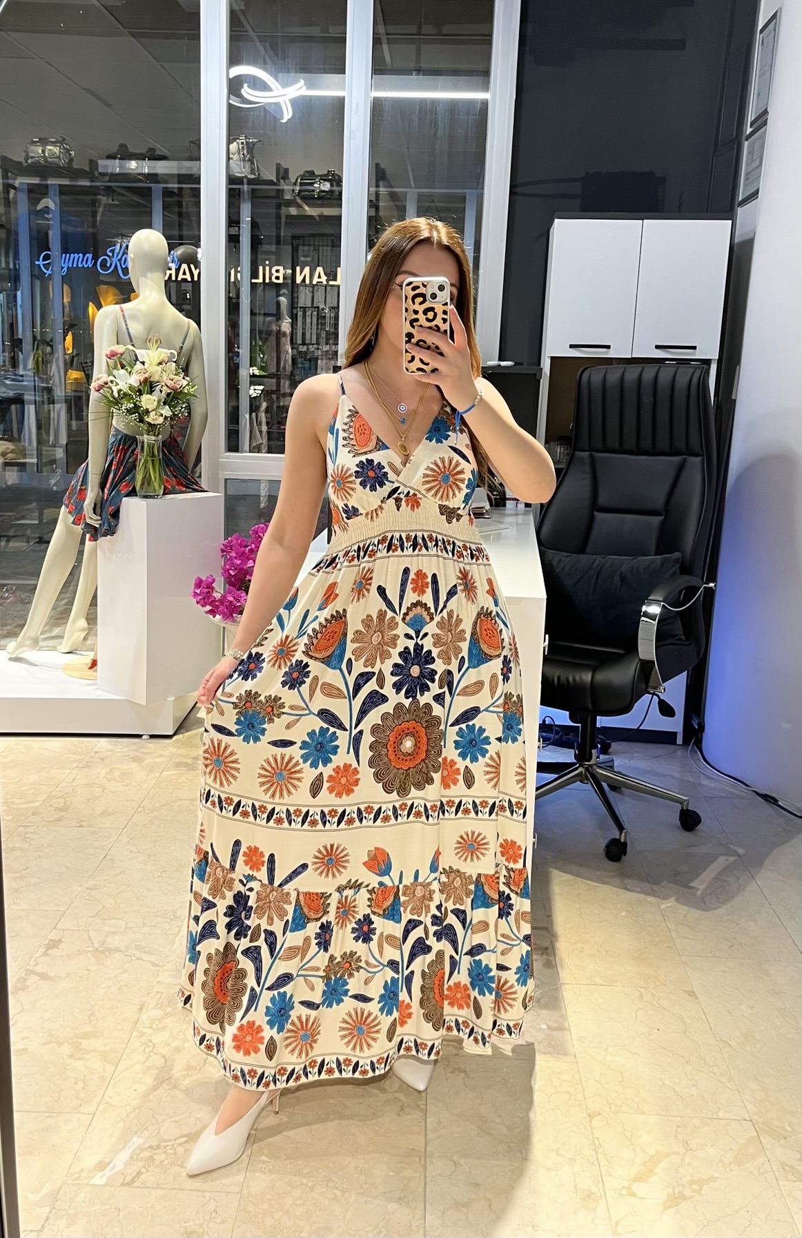 Krem Çiçek Desenli Maxi Elbise – Cotton Kumaş